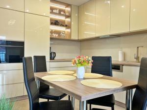 Apartamenty Bryza - Cesarskie Apartamenty z parkingiem