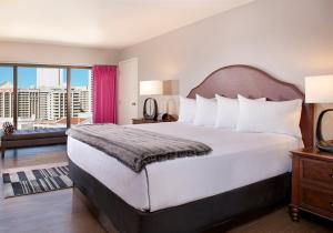Fab Room, 1 King, Non-Smoking room in Flamingo Las Vegas Hotel & Casino