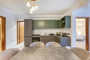 Life on Waters Edge with unique views in St Pauls by 360 Estates