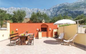 Two-Bedroom Apartment Makarska With Sea View 03