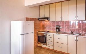 Two-Bedroom Apartment Makarska With Sea View 03