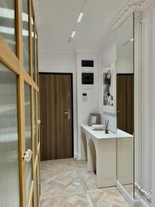 Studio Selling Sunset