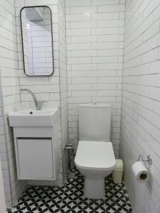 Central 3 Story 5 Bedroom Home with Terrace by Tram