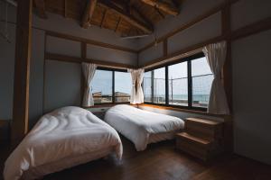 港に停泊する町のフロント moyai 舫