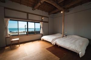 港に停泊する町のフロント moyai 舫