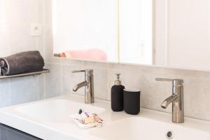 Maisons de vacances Proche d-Agen - Location de vacances 6 personnes avec piscine privee a la campagne : photos des chambres
