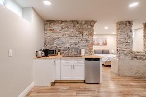 ENTIRE 1 BEDROOM APARTMENT ACROSS FROM GOOGLE - br1
