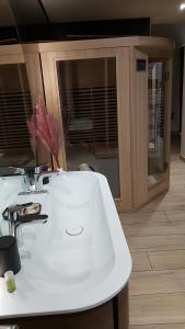 Love hotels Domaine du Sauge : photos des chambres