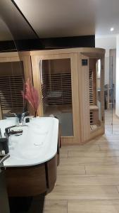 Love hotels Domaine du Sauge : photos des chambres