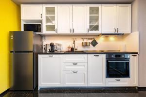 Bright Windowed Studio 10 mins to the City Centre by Flat Mаnager