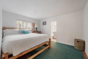 Sawtelle Serenity- Modern Comfort