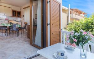 Lovely Apartment In Zambratija With Wifi 