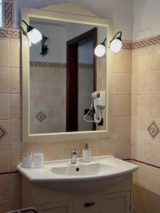 Casetta immersa nel verde, lontano dal caos