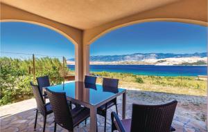 Stunning Home In Pag With Wifi 