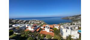 Yalıkavakta muhteşem deniz manzaralı bahçeli villa