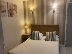 Hotels Hotel Des Falaises : photos des chambres