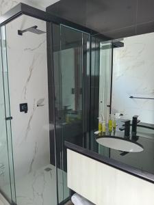 Hermosa Casa Vacacional con piscina privada cerca del Aeropuerto