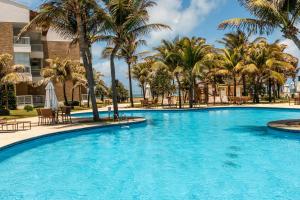 Tenha a praia aos seus pés - Apê na Areia com banheira, 2 suítes em condomínio exclusivo com lazer e acesso direto ao mar