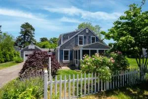 Large Deck Fire Pit Dog Friendly Near Beach - Sleeps 10 - West Harwich