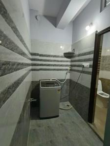 Luxury Fully Furnished 2 BHK Flats Near Srinivasa Ticket Counter