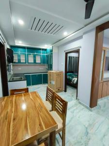 Luxury Fully Furnished 2 BHK Flats Near Srinivasa Ticket Counter