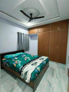 Luxury Fully Furnished 2 BHK Flats Near Srinivasa Ticket Counter