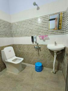 Luxury Fully Furnished 2 BHK Flats Near Srinivasa Ticket Counter