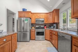 Minutes to Red River Beach Dog Friendly