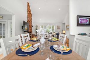 Minutes to Red River Beach Dog Friendly