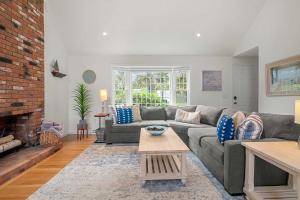 Minutes to Red River Beach Dog Friendly