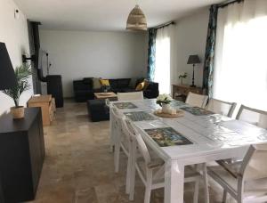 Maisons de vacances Maison spacieuse avec jardin a Thiron-Gardais : photos des chambres