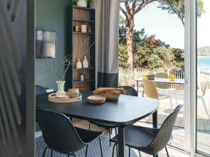 Campings Mobile Homes by KelAir at Camping Domaine des Ormes : photos des chambres