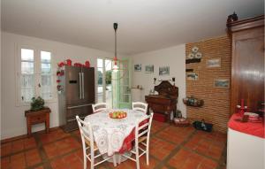 Maisons de vacances Stunning Home In La Force : photos des chambres