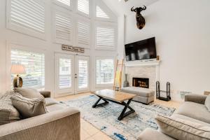 Dock and Outdoor Entertainment Home on Lake Conroe