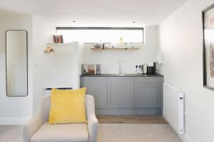 The Portland Mews with Parking