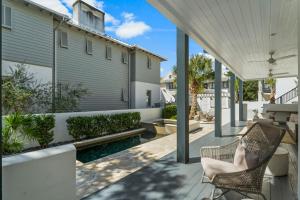 Acqua Cottage & Carriage House