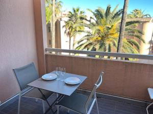 GOLFE JUAN Joli F2 clim piscine à 5 minutes de la mer