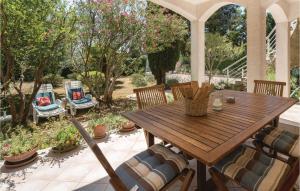 2 Bedroom Gorgeous Apartment In Premantura 