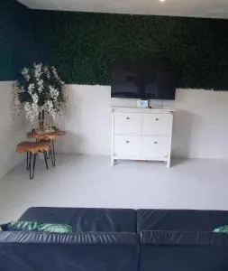 The Magic House 12A03 - Illas