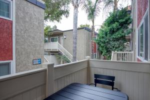 Marina Del Rey 1br w gym bbq nr Venice Beach LAX-878