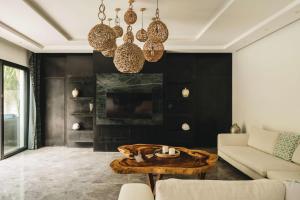 Elegant Villa Stay Gated Place Full Concierge