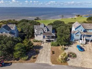 Waterfront luxury w-beach resort-pool-golf-tennis-fishing & views! - مانتيو