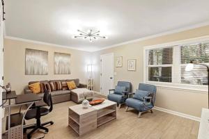 #81 Beautiful Large 2 Assigned Parking Pool Pet Friendly Near All