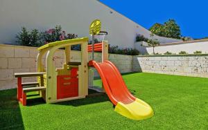 4br Prestigious Villa With Heated Pool In Marina Trogir 