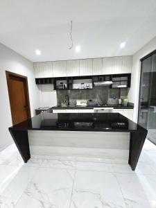 Hermosa Casa Vacacional con piscina privada cerca del Aeropuerto