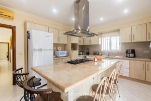 Casa c piscina 350m Praia de Taperapuan RUD0047