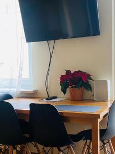 Zwykłe mieszkanie na Wileńska, trzy przystanki do starego miasta,dwa przystanki do szpitala praskiego,одна остановка транспорта до офиса для прохождения теста CES для моряков