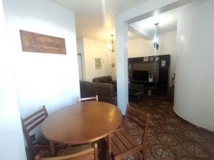 Casa Inteira 100 metros da Praia Localização Perfeita