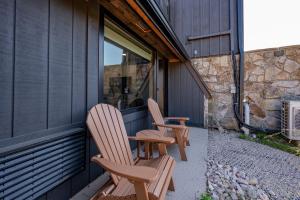 Cove Creek Lodge 105 Poolside Executive King Suite