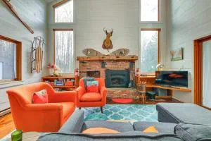 Whimsical Winhall Cottage with Fire Pit! - Strattonwald